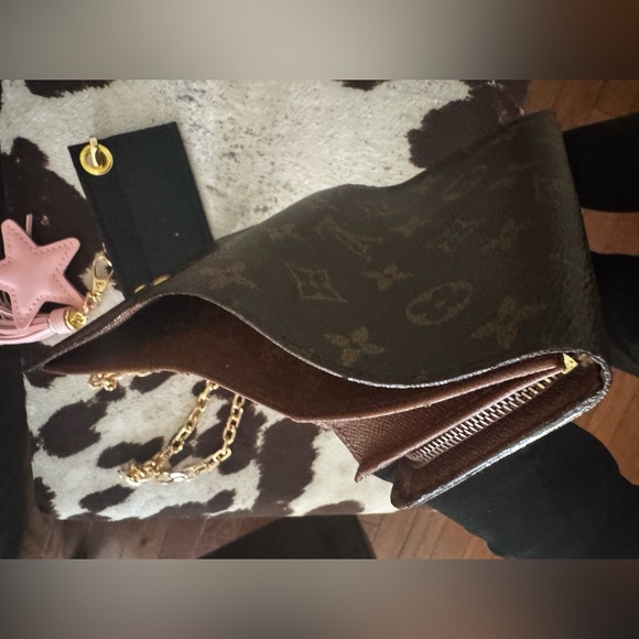 Louis Vuitton Monogram Porte Monnaie
Billets Tresor Bifold Wallet & insert - Picture 8 of 17